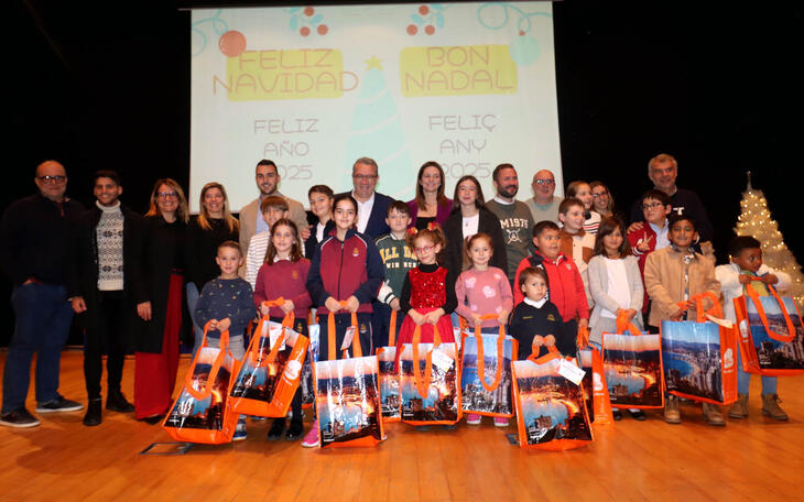 Benidorm premia a una veintena de escolares en el XVI Concurso de Postales Navideñas